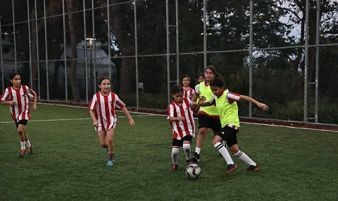 Antalya Büyükşehir Futbol Akademisi Yaz Döneminde Yoğun İlgi Görüyor