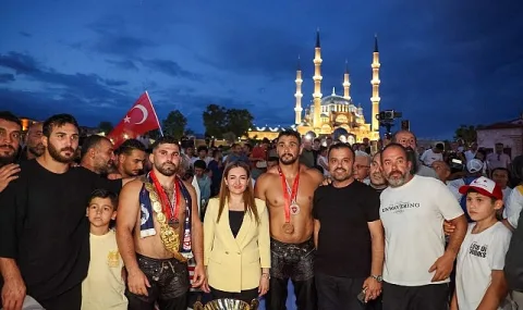 Antalya Büyükşehir Kırkpınar'a Damga Vurdu: Erkan Taş Başpehlivan Oldu