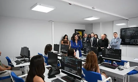 Antalya'da Dijital Gençlik Merkezi DİGEM Gençlerin Hizmetine Sunuldu