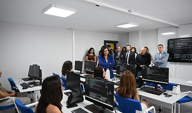 Antalya'da Dijital Gençlik Merkezi DİGEM Gençlerin Hizmetine Sunuldu