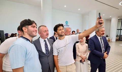 Bakan Çiftçi'den Kocaeli Alev Alatlı Kütüphanesi'ne Övgü Dolu Ziyaret