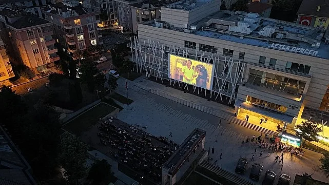 Bakırköy'de Yaz Akşamları Açık Hava Sineması Coşkusu Başladı