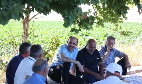 Başkan Altay, Altınekin'de Çiftçilerle Hasat ve Sinema Etkinliklerine Katıldı