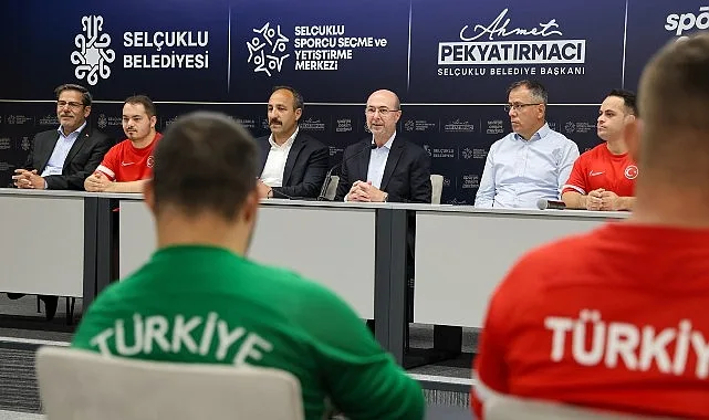 Başkan Pekyatırmacı'dan Down Sendromlu Futsal Millî Takımı'na Konya'da Ziyaret
