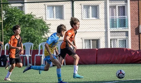 Bayraklı'da Geleneksel U-12 Cup Futbol Turnuvası Heyecanı Başladı