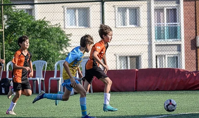Bayraklı'da Geleneksel U-12 Cup Futbol Turnuvası Heyecanı Başladı