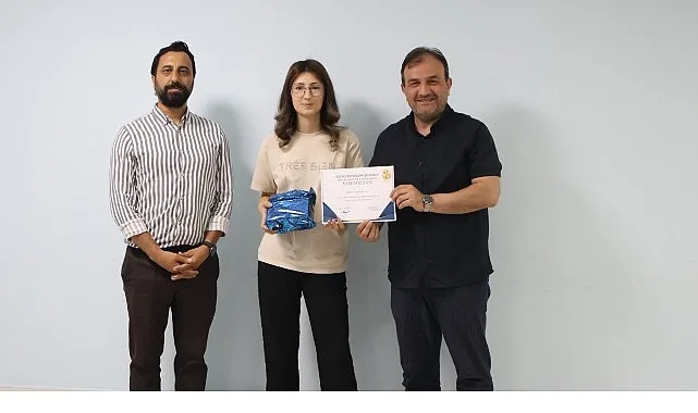 Beyaz Kalpler'de Pastacılık ve Aşçılık Öğrencileri Mezuniyet Coşkusu Yaşadı