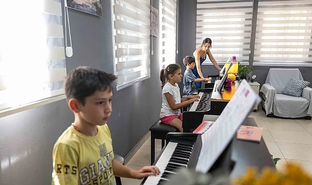 Bornova'da Yaz Kursları ile 1.706 Kursiyer Sanat ve Sporla Buluştu