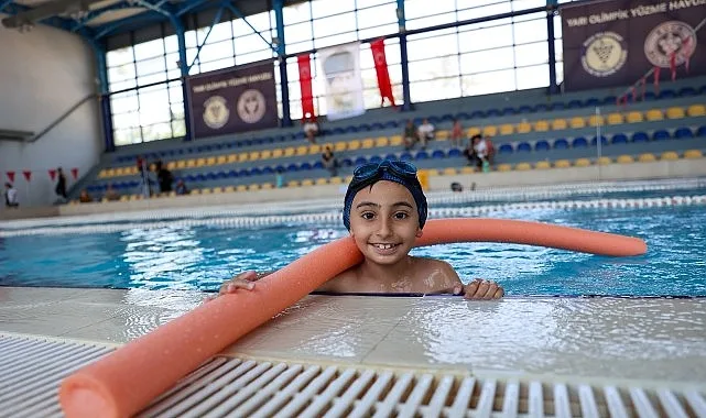 Buca Belediyesi'nden Minik Yüzücülere Yarı Olimpik Havuzda Destek