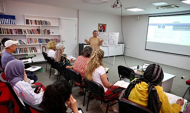 Buca Belediyesi'nin Ücretsiz İngilizce Kursları Yoğun Talep Görüyor