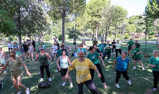 Buca'da Dünya Doğa Koruma Günü Zeytin Fidanlarıyla Kutlandı