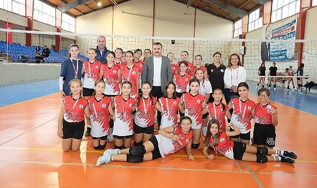 Dikili, 15 Yaş Altı Plaj Voleybolu Turnuvasına Ev Sahipliği Yapacak
