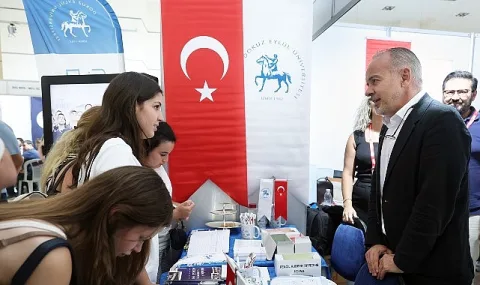 Dokuz Eylül Üniversitesi, İzmir Tercih Fuarı'nda Adaylara Işık Tuttu