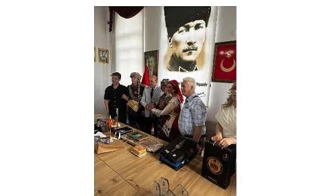 Efes Selçuk Halk Oyunları Akşehir'de Kültürel Mirası Başarıyla Tanıttı