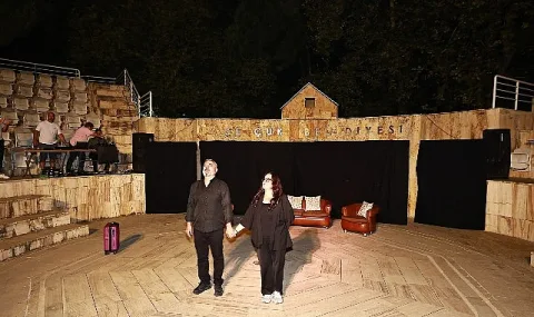 Efes Selçuk'ta 'Haybeden Gerçeküstü Aşk' Seyirciden Tam Not Aldı