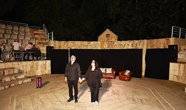 Efes Selçuk'ta 'Haybeden Gerçeküstü Aşk' Seyirciden Tam Not Aldı
