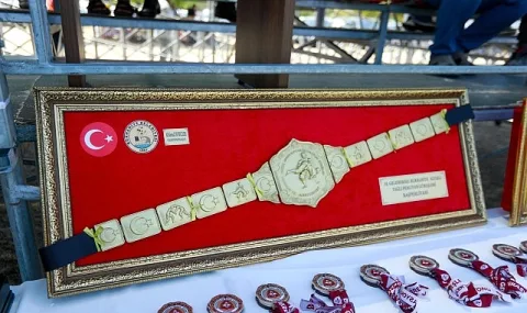 Erkan Taş, 10. Burhaniye Kızıklı Yağlı Güreşleri'nde Başpehlivan Oldu
