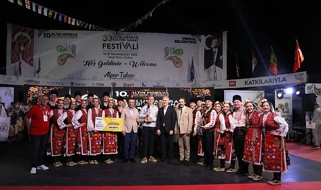 İnegöl'deki 10. Altın Mobilya Halk Dansları Şampiyonu Bulgaristan