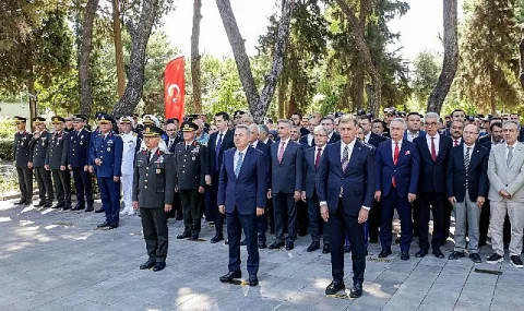 İzmir'de 15 Temmuz Şehitleri Dualarla Anıldı: Demokrasi Vurgusu