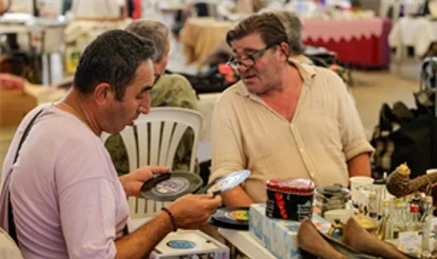 İzmir'de İkinci El Pazarları Yoğun Taleple Karşılandı