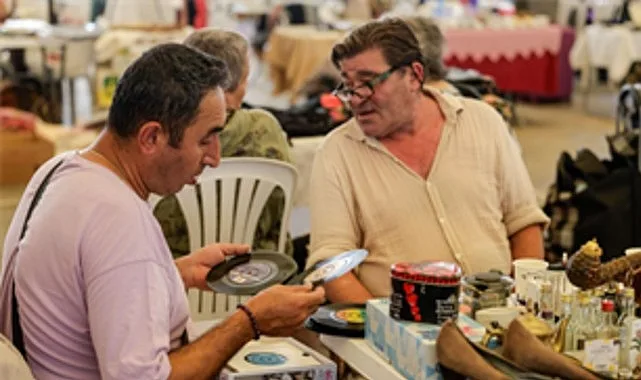 İzmir'de İkinci El Pazarları Yoğun Taleple Karşılandı