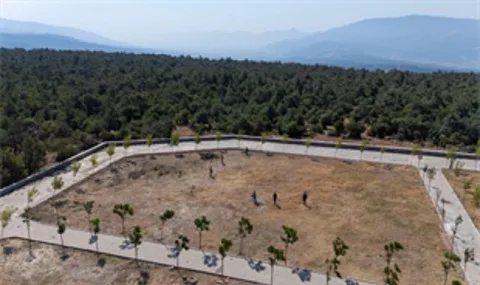 İzmir Mezarlıklarında Türkiye'ye Örnek Olacak Yeni Düzenleme