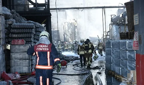 Kahramankazan'da Atık Yağ Fabrikası Yangını Kontrol Altına Alındı