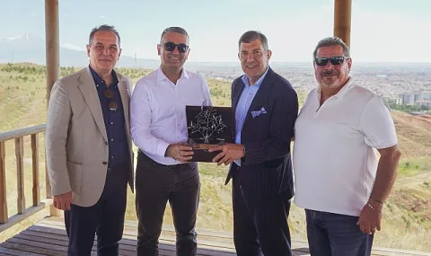 Kâmil Koç ve Mercedes-Benz Türk'ten 100 Yıllık İş Birliğine Çevre Dostu Kutlama