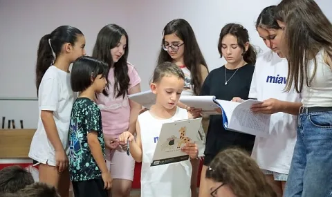 Karşıyaka Belediyesi Tiyatrosu'ndan Yeni Yeteneklere Sahne Eğitimi