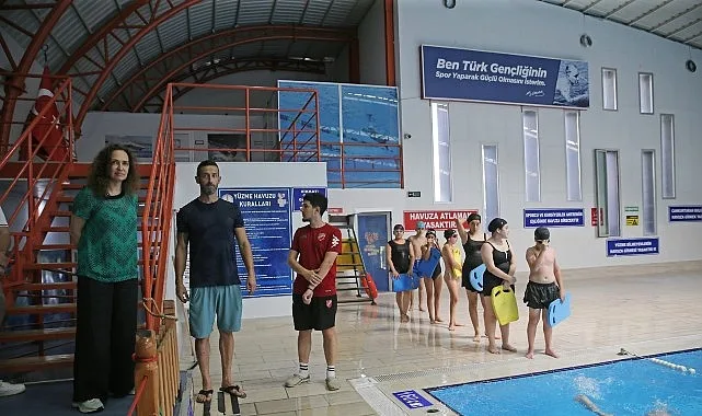 Karşıyaka Belediyesi Yarı Olimpik Havuzunda Yaz Dönemi Yoğun İlgi Görüyor