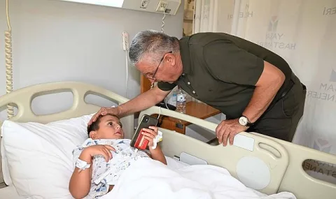 Kemer'de Toplu Sünnet Heyecanı: Başkan Topaloğlu Çocukları Ziyaret Etti