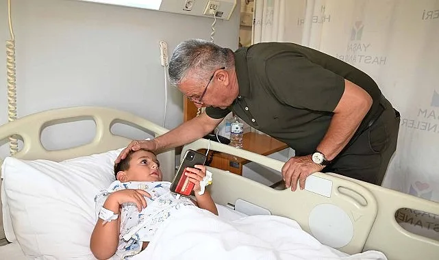 Kemer'de Toplu Sünnet Heyecanı: Başkan Topaloğlu Çocukları Ziyaret Etti