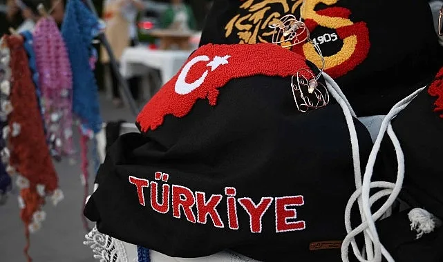 Kemer'de 'Üreten Ev Hanımları Kermesi'ne Halktan Yoğun İlgi