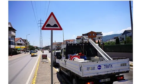 Kocaeli'de 6 Ayda 5 Binden Fazla Trafik Levhası ve Direği Yenilendi