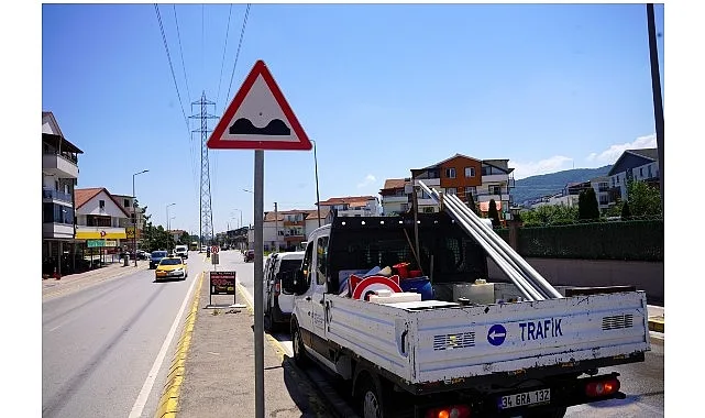 Kocaeli'de 6 Ayda 5 Binden Fazla Trafik Levhası ve Direği Yenilendi