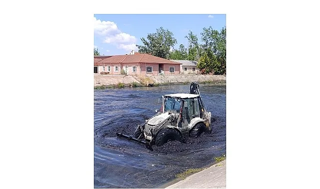 Kocaeli'de Dere Temizliği Hız Kesmiyor: Atıklar Taşkın Riskini Tetikliyor
