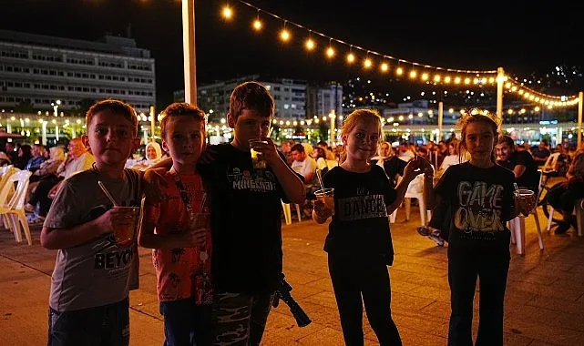 Kocaeli'de Yaz Neşesi Başladı: İzmit Milli İrade Meydanı'nda Türküler ve Yeşilçam