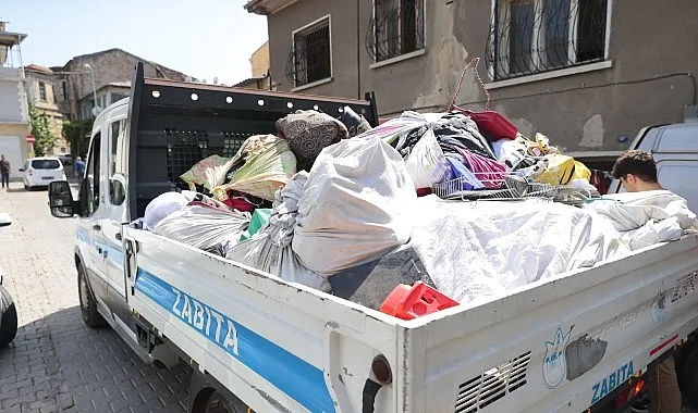 Konak Zabıtası Basmane'de İzinsiz Seyyar Satışa Karşı Denetim Yaptı
