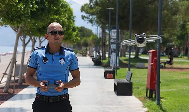 Konyaaltı Sahili'nde Drone Destekli Zabıta Denetimleri Sürüyor