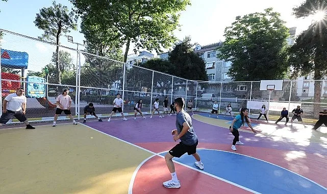 Küçükçekmece Belediyesi'nden Vatandaşlara Ücretsiz Sabah Sporları ve Akşam Yürüyüşleri