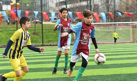Küçükçekmece Yaz Spor Okulları 19 Branşla Eğitime Devam Ediyor