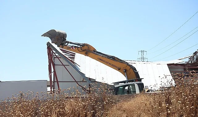 Osmangazi'de Kaçak Yapıya Geçit Yok: Yunuseli'de Depo Yıkımı