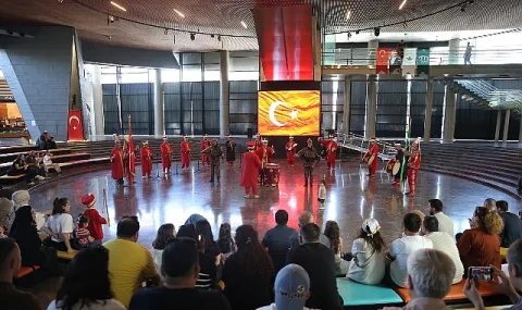 Panorama 1326 Bursa'da Tarihi Coşku: Mehter ve Kılıç Kalkan Gösterileri