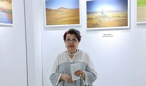 Prof. Dr. Işık Akgün'ün "Uzaklarda Bir Yerlerde" Sergisi Açıldı
