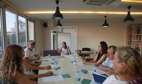 Seferihisar'da 'Yaşamdan Yazıya' Atölyesi Duygusal Anlara Sahne Oldu