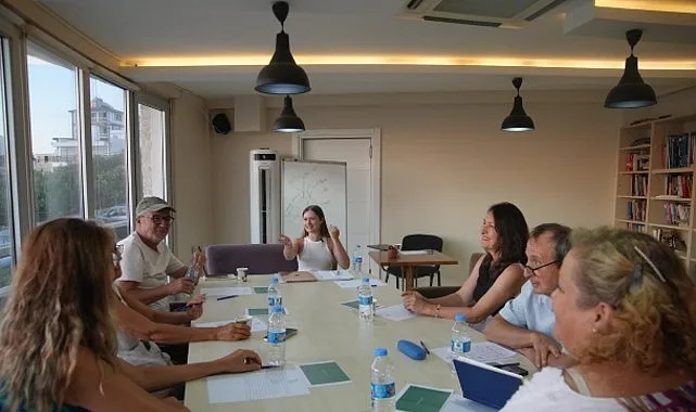 Seferihisar'da 'Yaşamdan Yazıya' Atölyesi Duygusal Anlara Sahne Oldu