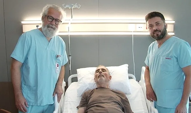 67 Yaşındaki Murat Özgür'ün Aort Anevrizması Kapalı Yöntemle Onarıldı