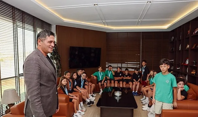 Aliağalı Genç Yüzücüler Bölge Başarılarını Başkan Acar ile Paylaştı