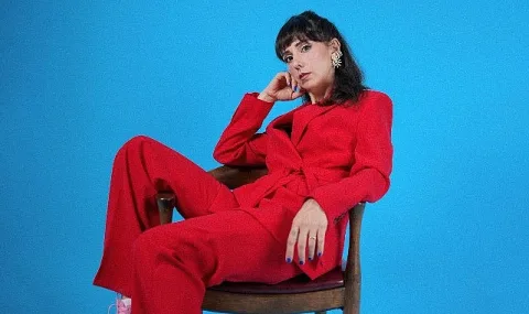Aslı Demirer, 2 Yıl Aranın Ardından "Durur Bütün Dünya" İle Geri Dönüyor