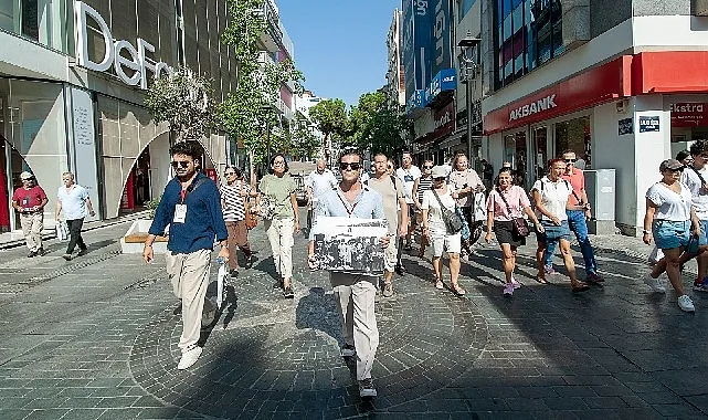 Atatürk'ün İzinde Karşıyaka Turları Başladı: Tarihi Noktalar Yeniden Canlanıyor
